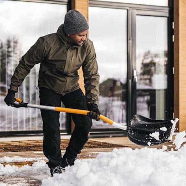 Fiskars Kaareva Pusher Snow Shovel X-series Monivärinen