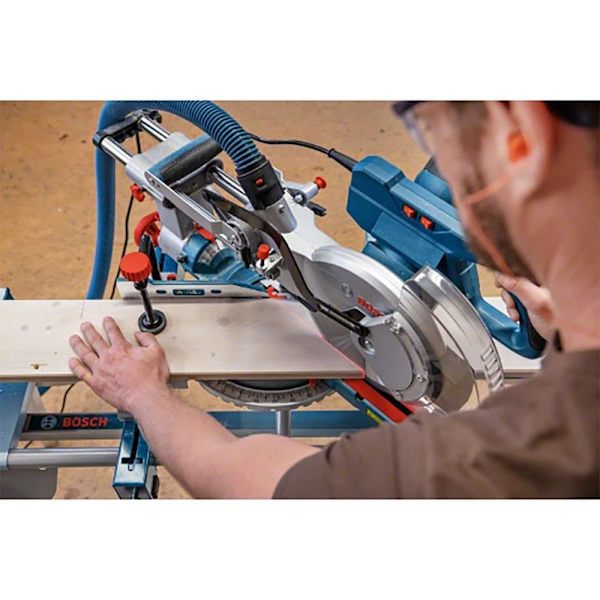 Bosch Professional Pahvilaatikon Teleskooppinen Jiirisaha Gcm 305-254 D + Hopeinen