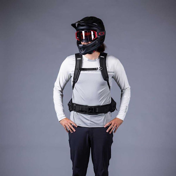 Evoc Trail Pro Blackline Reppu 16l Musta S-M