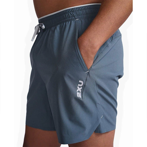 2xu Shortsit Motion 6 Inch Sininen L Mies