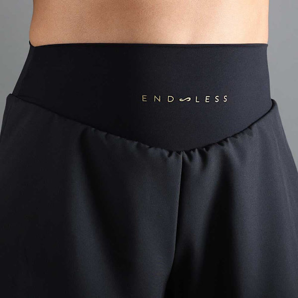 Endless Court Shortsit  S Nainen