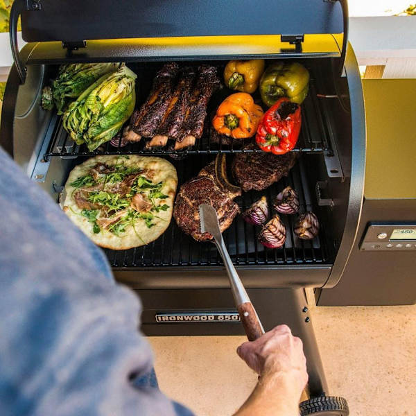 Traeger Grill Ironwood D2 650 Sort