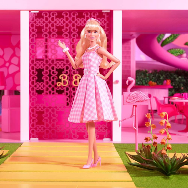Barbie Som Samlarobjekt Signaturdocka Från Filmen I Vintage Rutig Klänning Margot Robbie Rosa