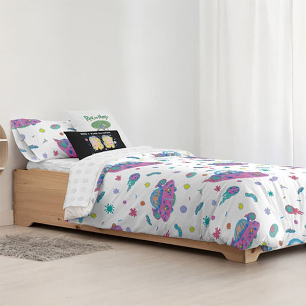 Play Fabrics Dynetæppe Med Knapper Universe Rick And Morty Til Seng 105 180x240 Cm