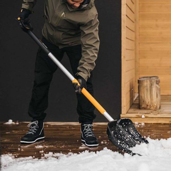 Fiskars Teleskooppinen Pusher Snow Shovel X-series Monivärinen