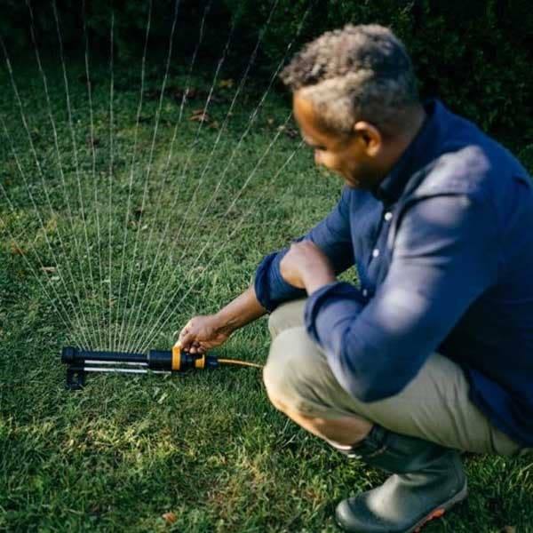 Fiskars Solid M Oscillerende Sprinkler Orange