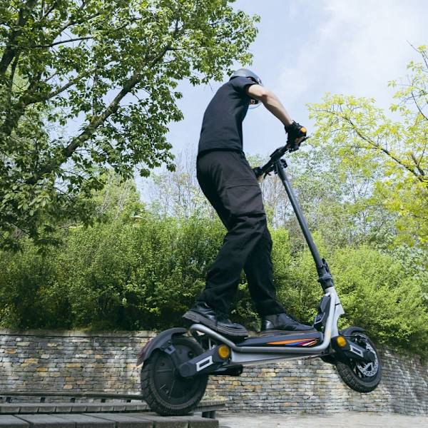 Sähköpotkulauta KuKirin A1, Moottori 48V 800W, 13Ah Akku, Toimintasäde 45 km, Hopea