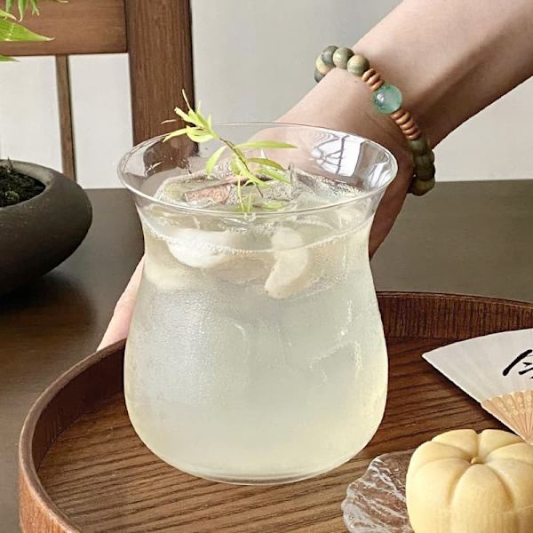 Snyggt sommarspecialglas med eleganta linjer, uppfriskande val