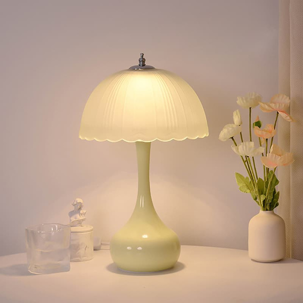 Bordslampa för sovrum, sänglampa, lyxig, exklusiv atmosfär, krämfärgad nattlampa
