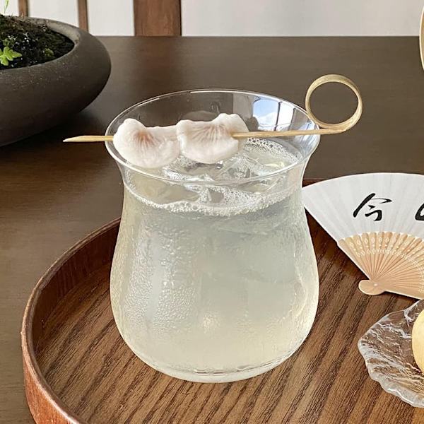 Snyggt sommarspecialglas med eleganta linjer, uppfriskande val