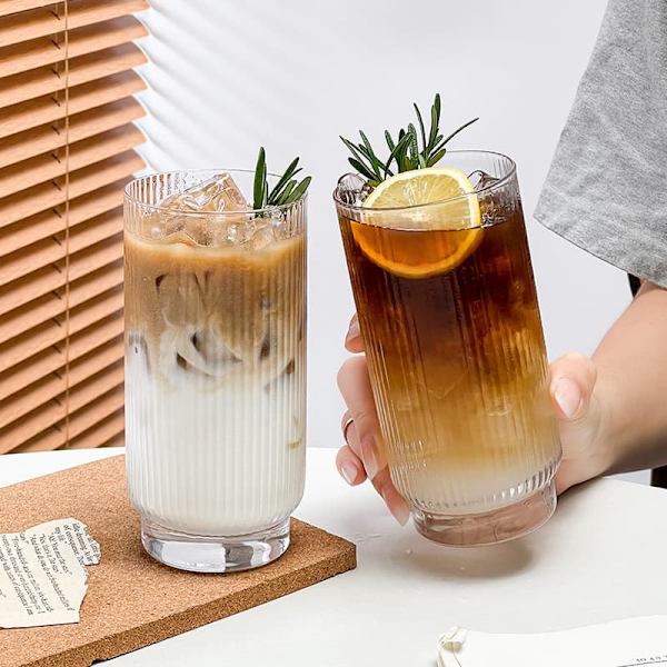 Lodret mønstret glas vandkop