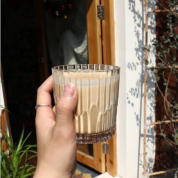 Retro gravyrglas för kaffe