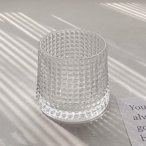 Dekorativt mønstret glas, elegant drikkeglas til hjemmet