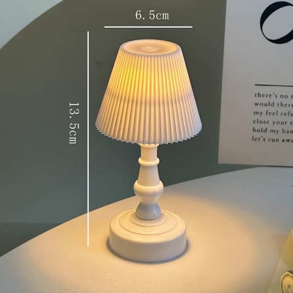 Retro keramisk bordslampa med veckad lampskärm