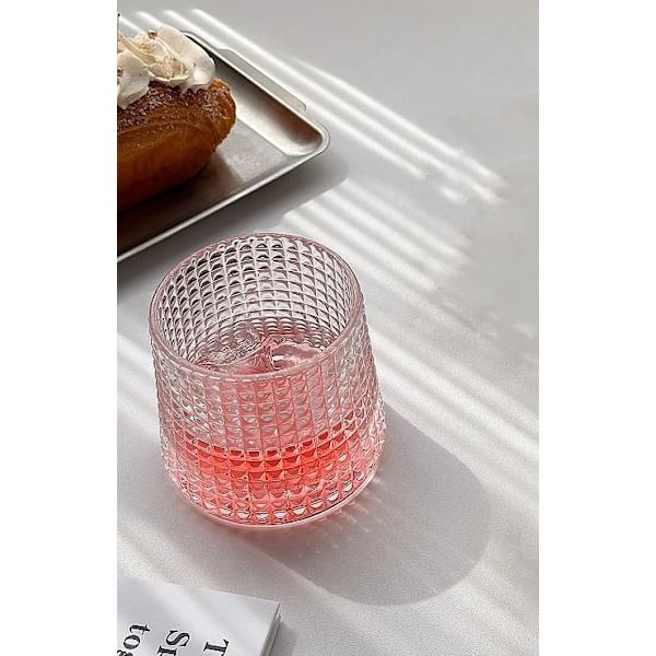 Dekorativt mönstrat glas, elegant dryckesglas för hemmet