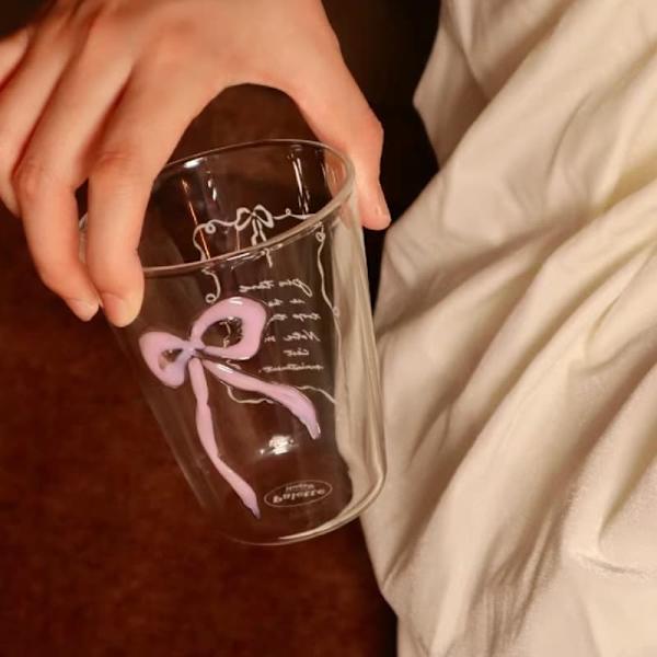 Glas med rosetttryck