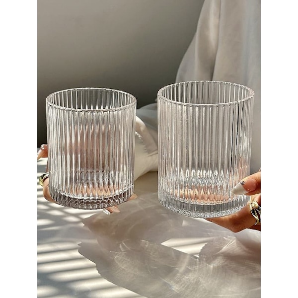 Elegant ribbat glas - perfekt för drycker