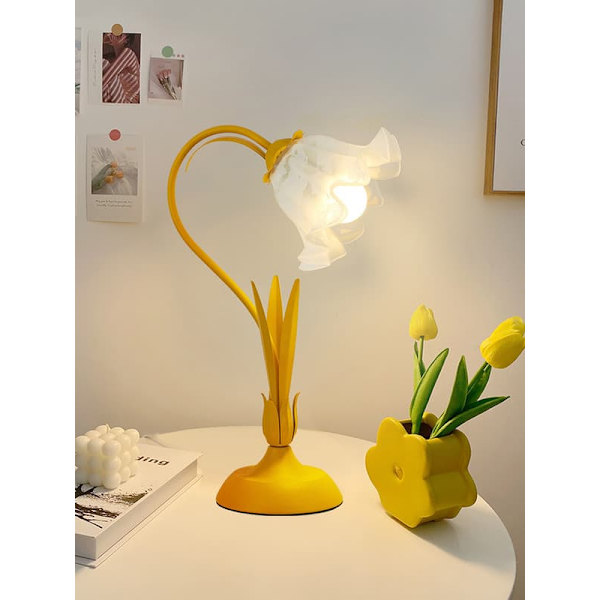 Bordslampa sovrum sänglampa ljus lyx liljekonvalj blomma atmosfär lampa nattlampa