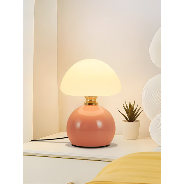 Kreativ och lyxig bordslampa i krämfärgad stil, sängbord, varm atmosfär, nattlampa för sovrum, sovrum