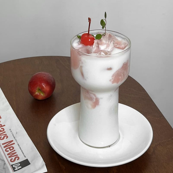 Enkel Transparent Glasbägare med Hög Fot
