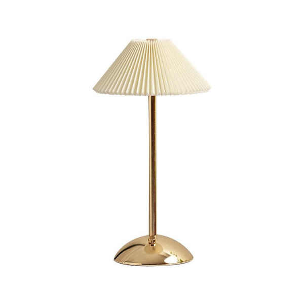 Bordlampe med guldfod og plisseret lampeskærm, enkel og elegant boligindretning