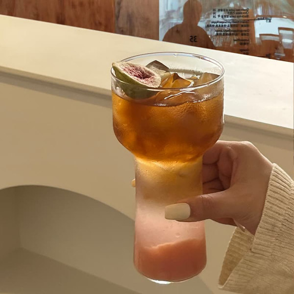 Enkel Transparent Glasbägare med Hög Fot