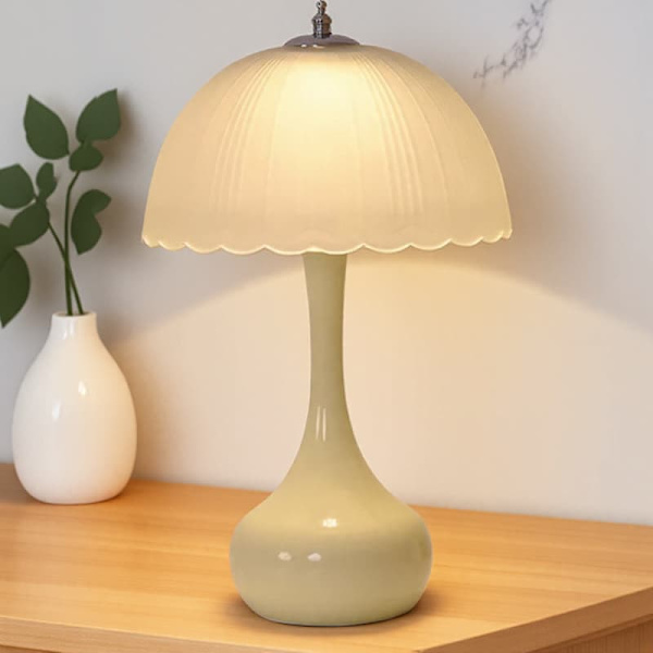 Bordslampa för sovrum, sänglampa, lyxig, exklusiv atmosfär, krämfärgad nattlampa