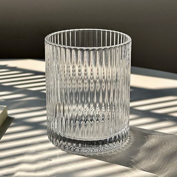 Elegant ribbat glas - perfekt för drycker