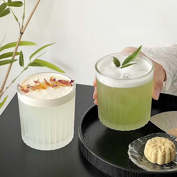 Indgraveret mælkeglas