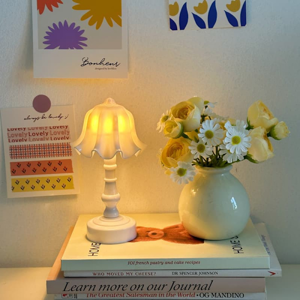 Retro keramisk liten bordslampa med kronbladsform