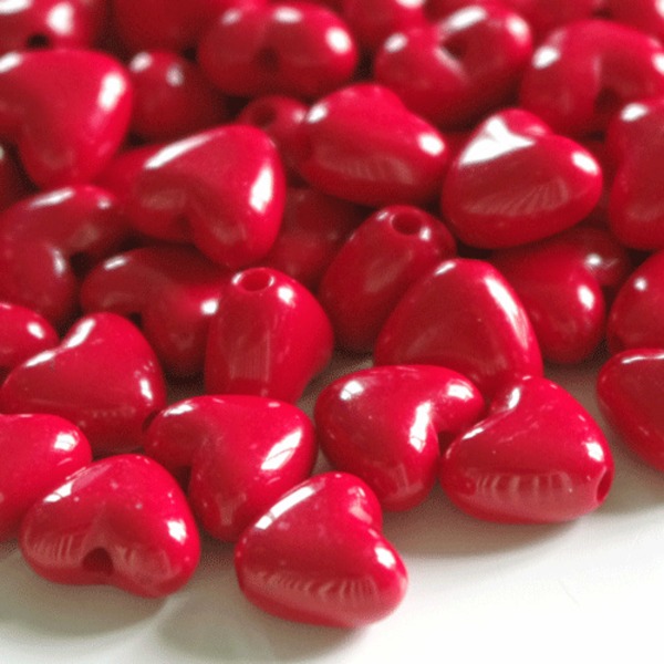 Pärlor - röda hjärtan - ca 200 stycken !!!