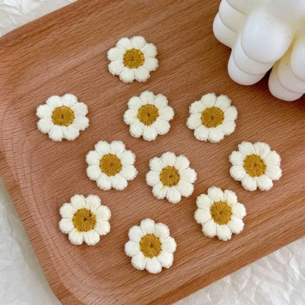 20 ark/batch små blomsterbroderi-klistremerker, off-white tredimensjonale