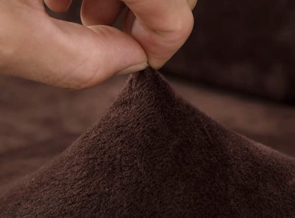 Tykk elastisk ensfarget fløyelsdeksel for en treseter, kaffefarge