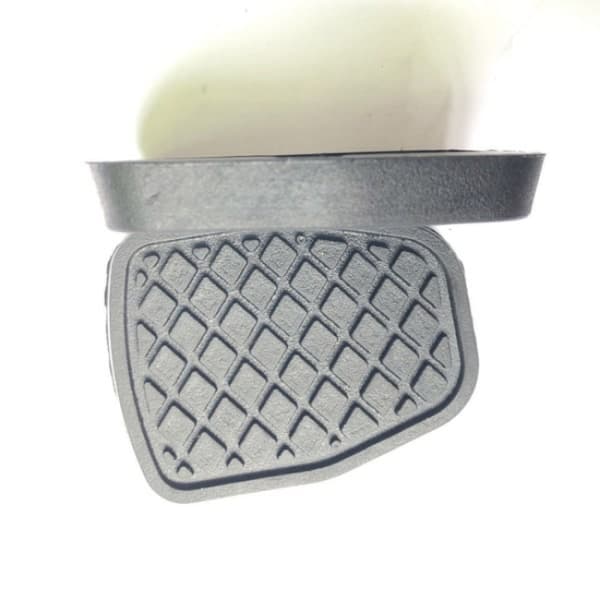 2 stk. Gummipedalsett for bremse og clutch til bil