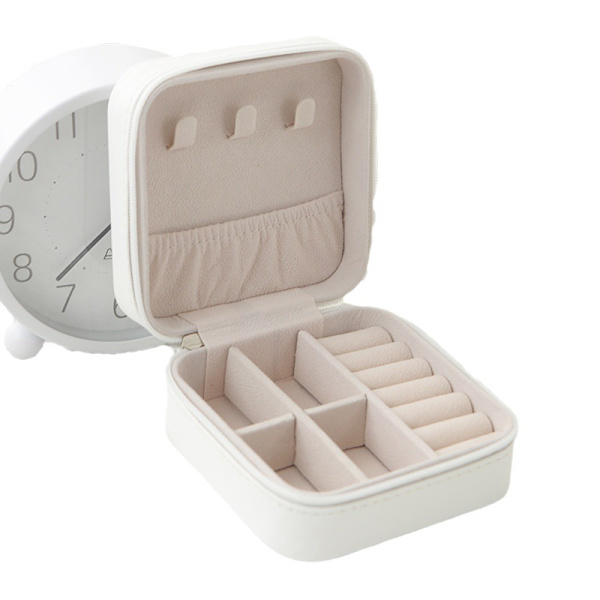 Vit, 9,5 * 9,5 * 5 cm liten bärbar syntetiskt läder smyckeskrin