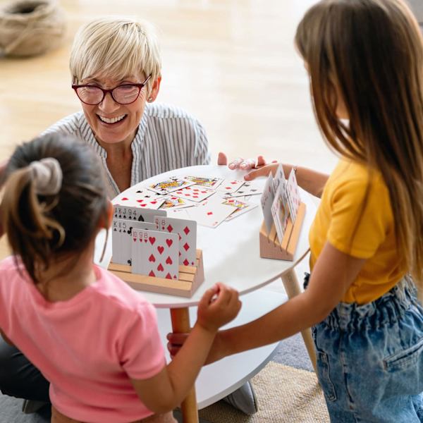 Set med 2 standardstora spelkortshållare i massivt bokträ