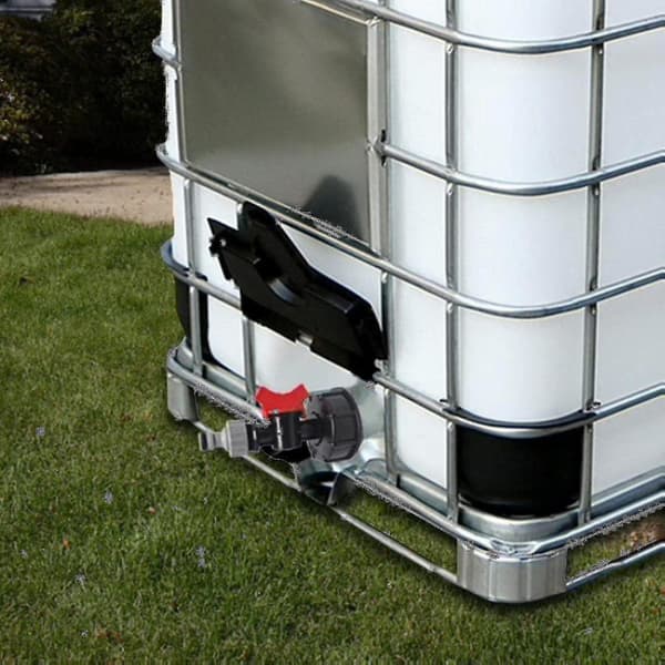 1000 liters IBC vanntank med S60x6 og 3/4 adapterventil