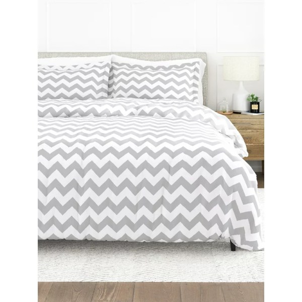 Comfortable canopy set with gray pattern down duvet cover and pil