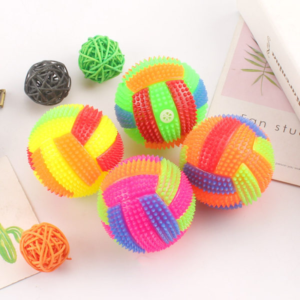 （6,5 cm）, 3 st fotbollsformade studsande tuggbollar med blixt