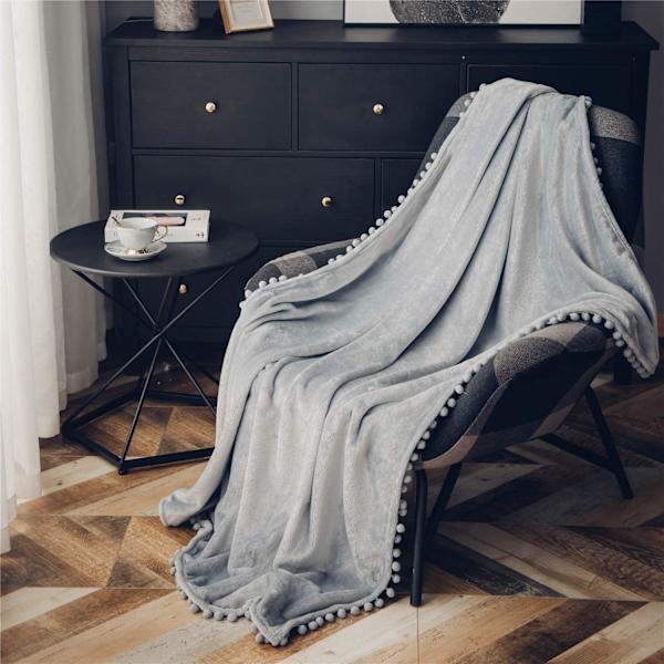 Fleece-peitto pompolla, mukava pehmeä Cashmere-peitto sohvalla