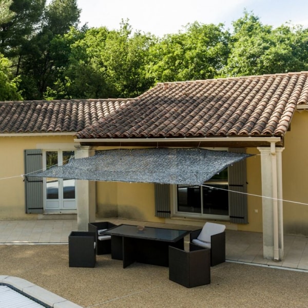 1 x Sort perforeret parasol 3 x 3 meter