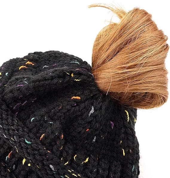 Sort Messy Bun Ponytail Hue Beanie Hat Farvede Prikker Kabel Strik Hue