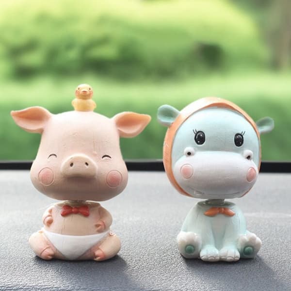 Søt bobblehead-dukke til bilens dashbord - Interiørdekorasjon - Gave