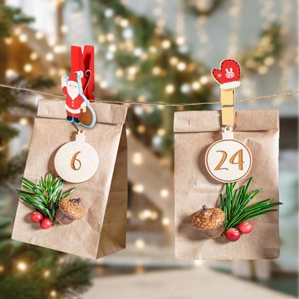 30 stk. Juletræsklemmer i træ, Miniklædestolp Juledekoration