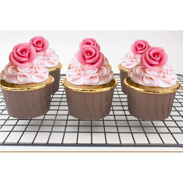 50 kappaletta muffinivuokia ja muffinikääreitä