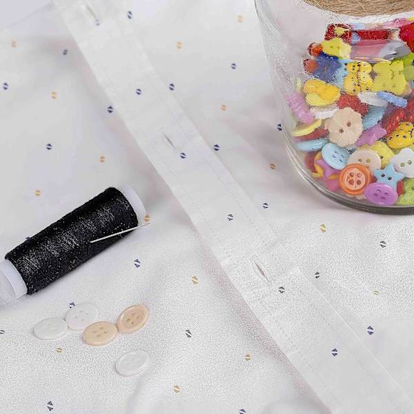 240 stk fargede syknapper i harpiks med plastbeholder