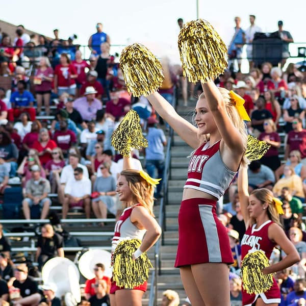 16 kpl Cheerleading-pompomeja Moniväriset Pompomeja