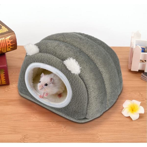 Talvinen hamsteritalo, harmaa lemmikki, lämmin ja viihtyisä peti, sopii pienille