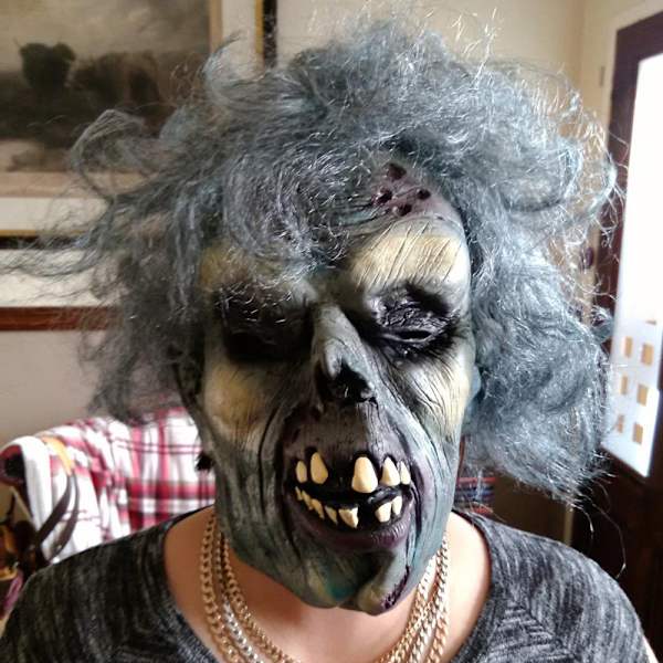Haalistuva zombinaamari, harmaa, yksi koko Halloween pelottava zombi Ma