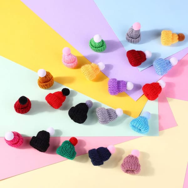80 stk Mini strikkede julehatter Mini strikkede hatter Strikkede D